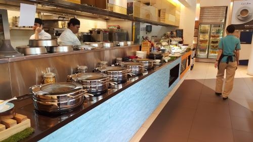 Buffet - Hot dish counter