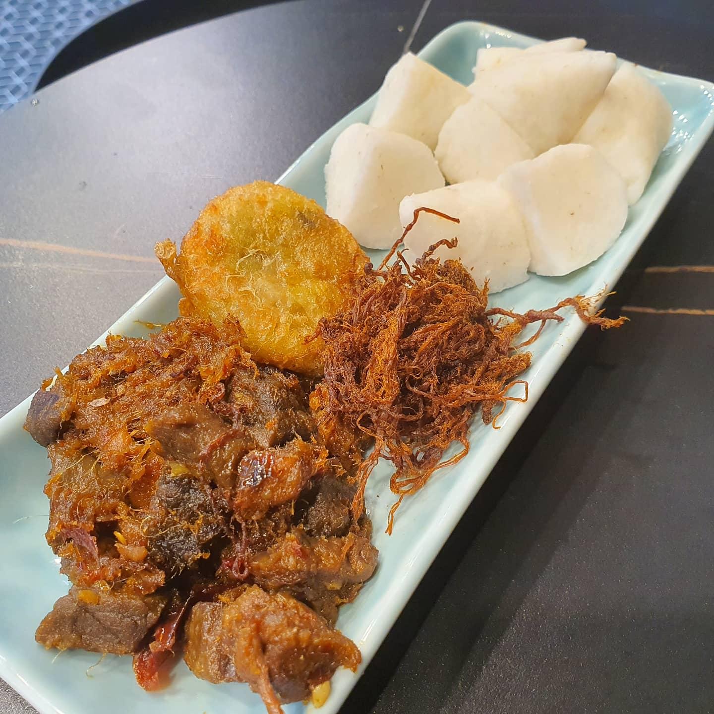 Sambal Goreng Pengantin with Lontong Set