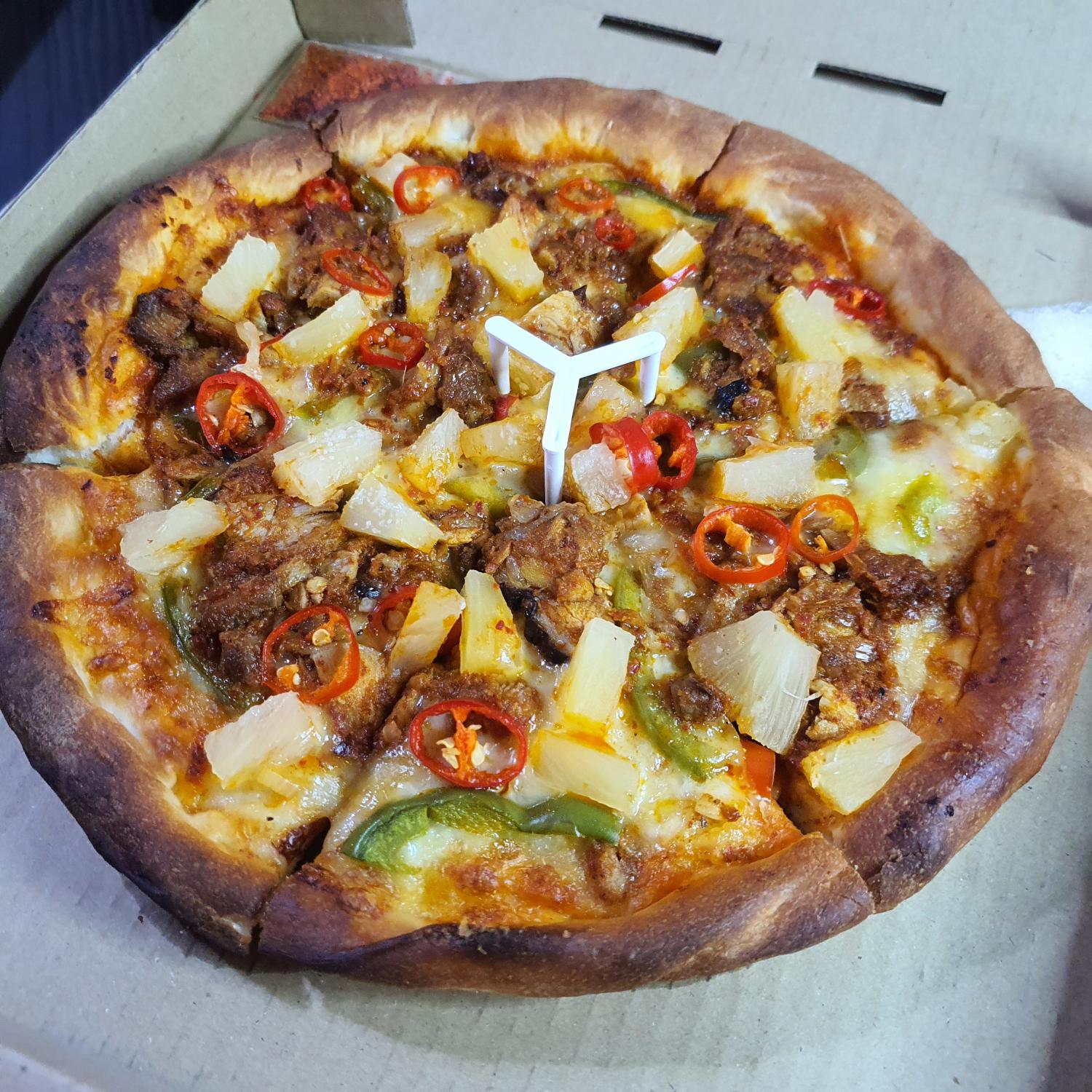 Rendang Chicken Pizza