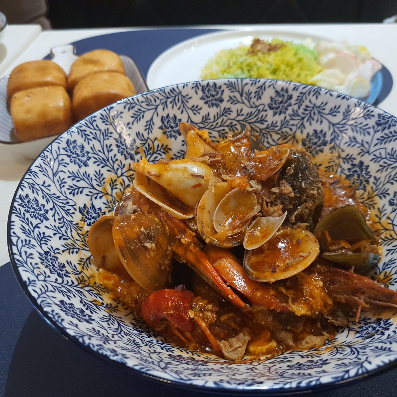 Chilli Crab Shellout with fried Mantou Bread