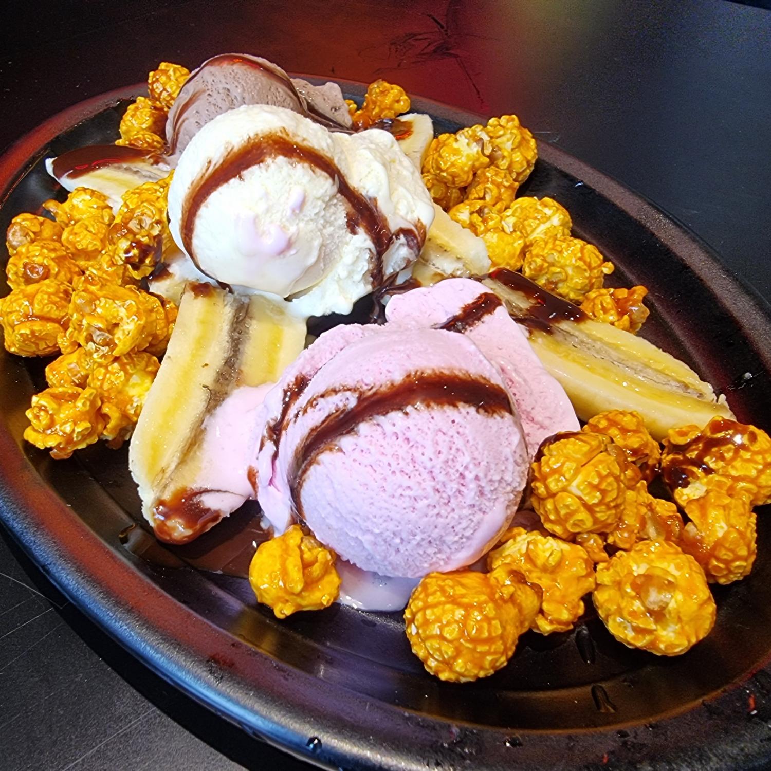 Banana Split with Caramel Popcorns