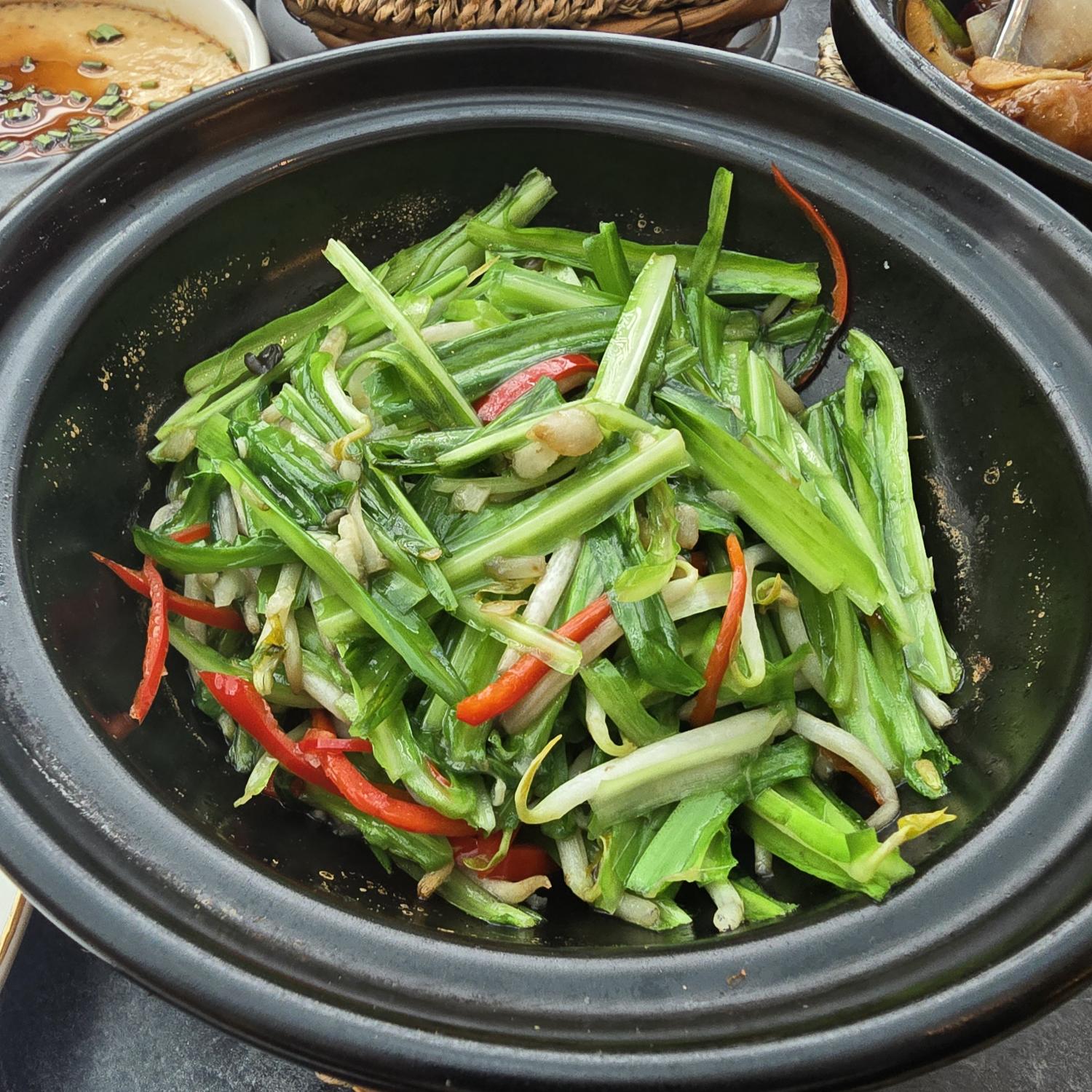 Claypot Dragon Chives