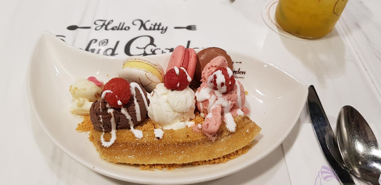 Kitty Goes Banana Split