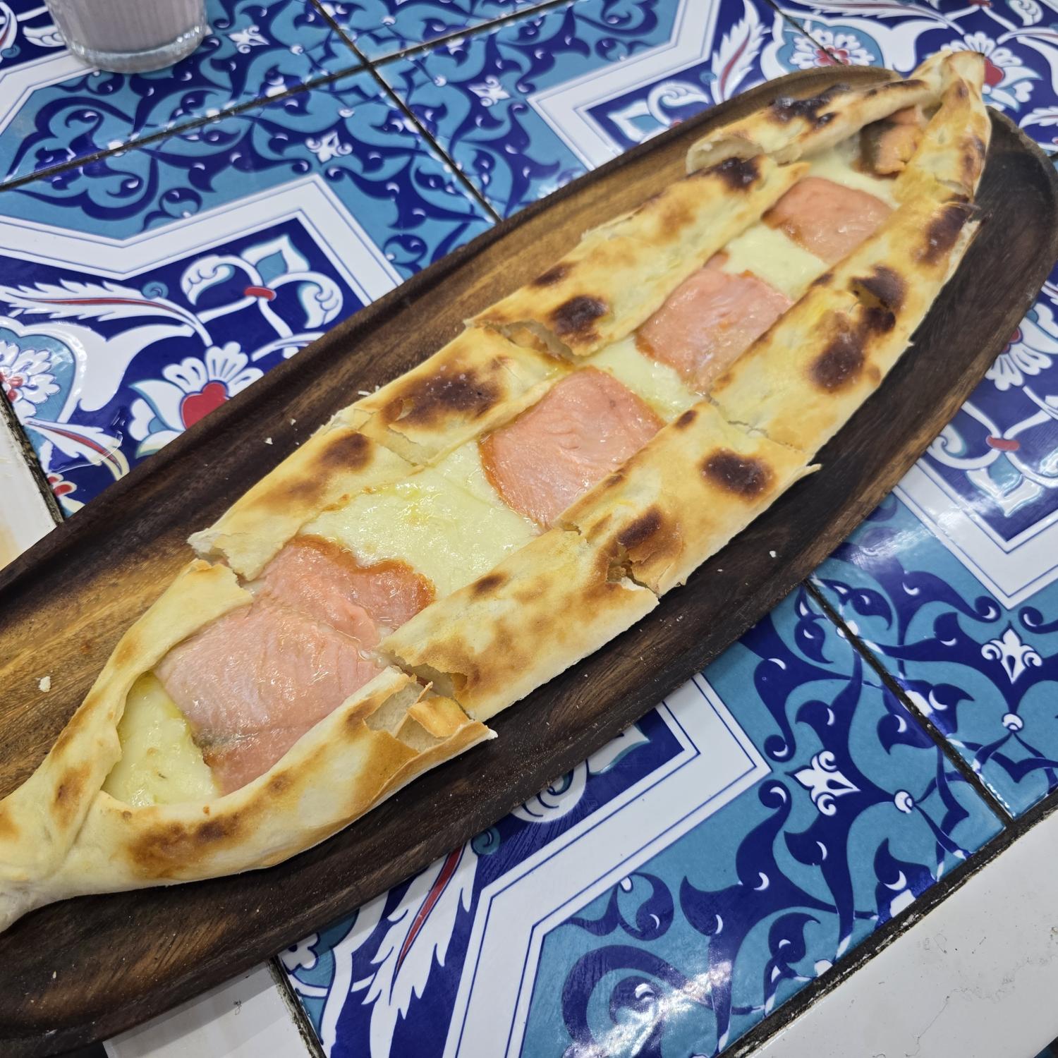 Pide Salmon