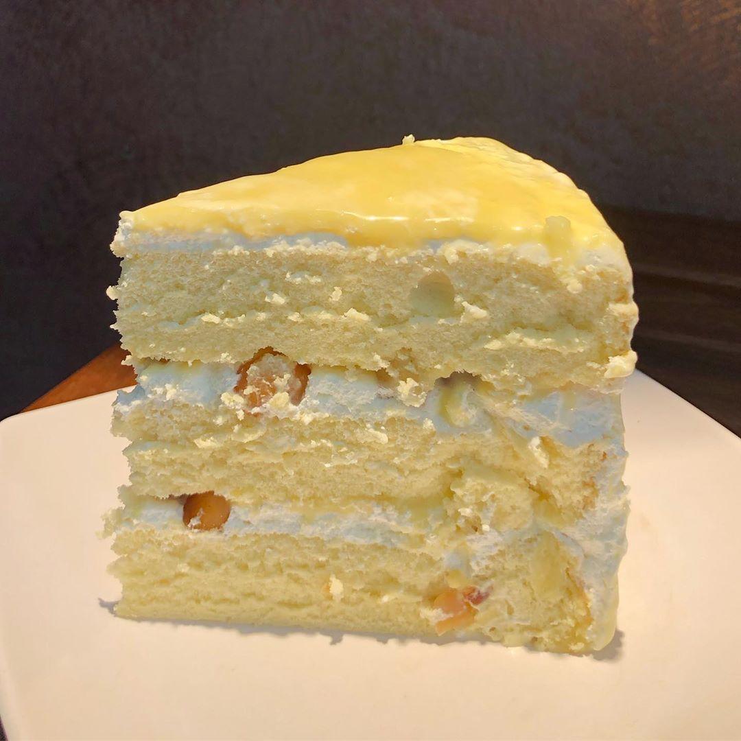 White Chocolate Macadamia Cake