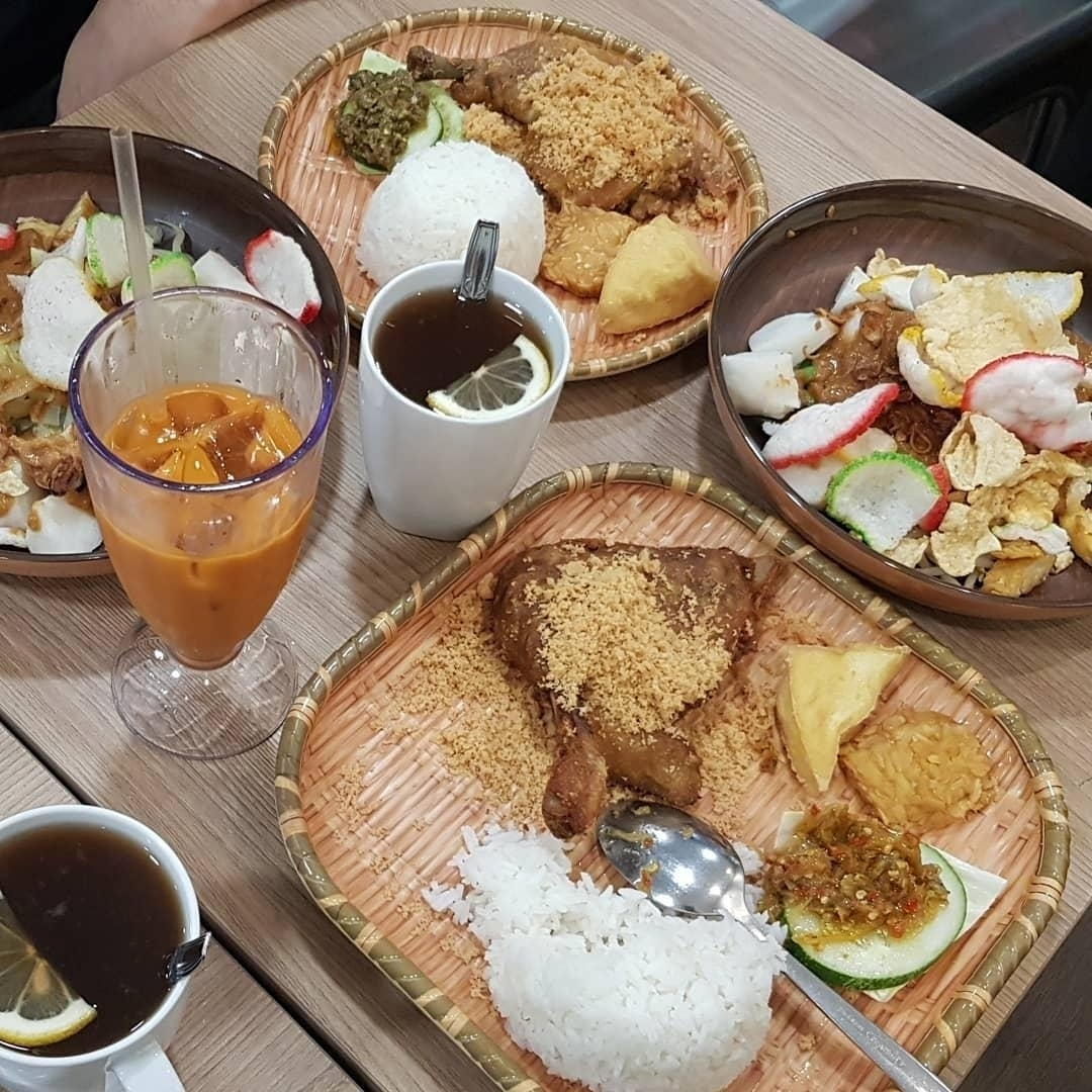 Nasi Ayam Penyet