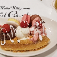 Kitty Goes Banana Split