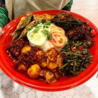 Dulang Nasi Lemak Ayam Berempah