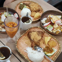 Nasi Ayam Penyet
